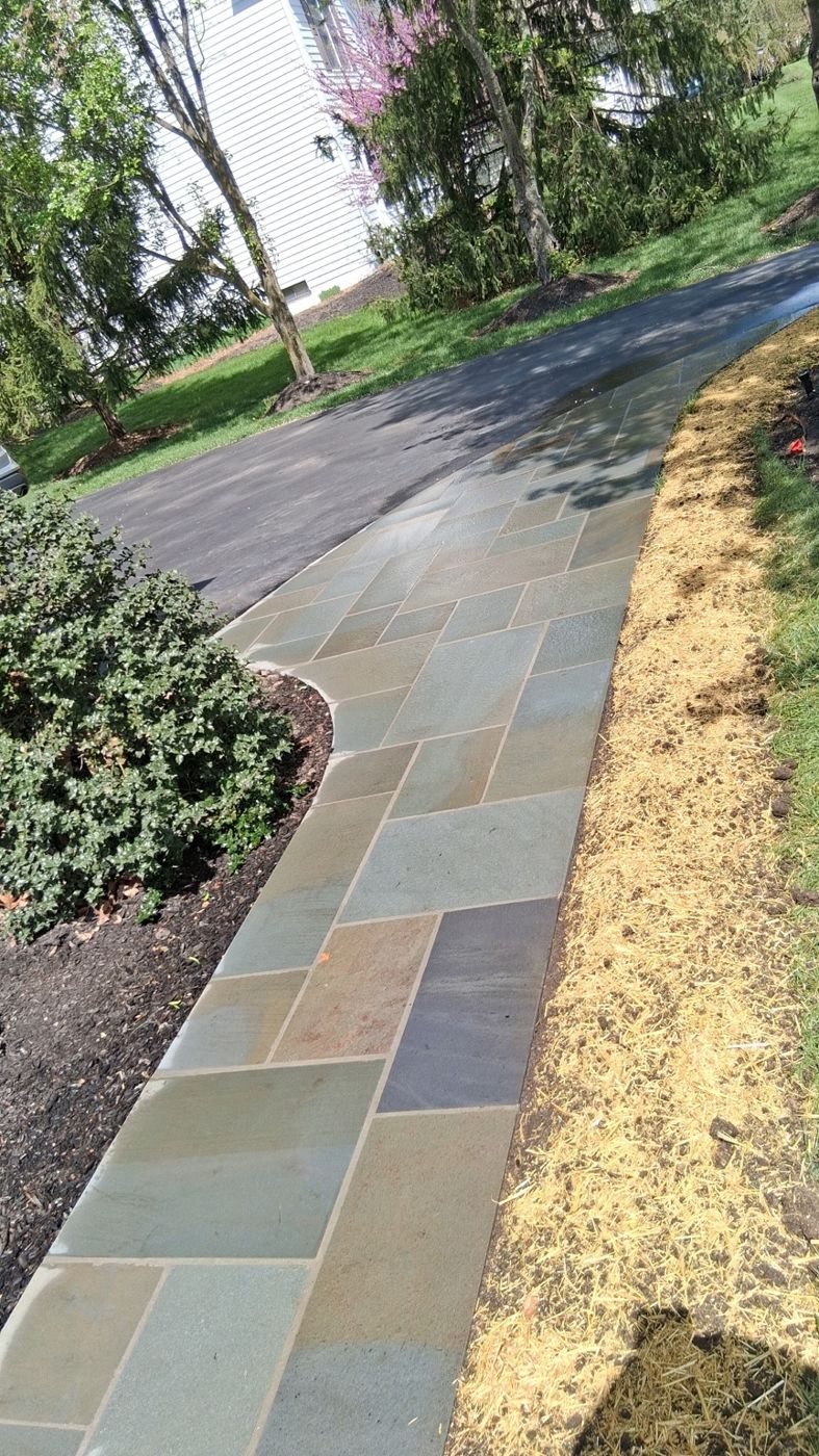 Custom Thermal Bluestone Porch & Curved Walkway project photo 4
